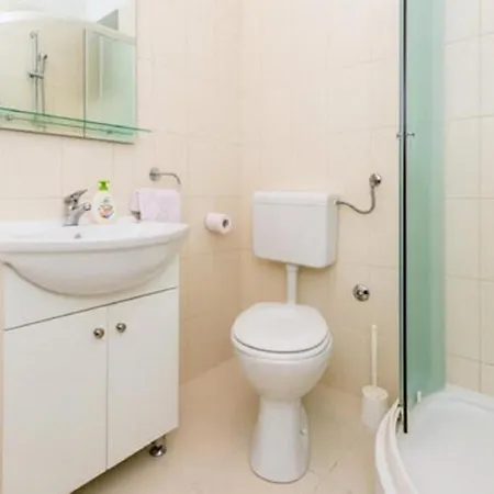 Budget Old Town -two-bedroom With Sofa Bed - Resticeva Street - Br2 شقة *