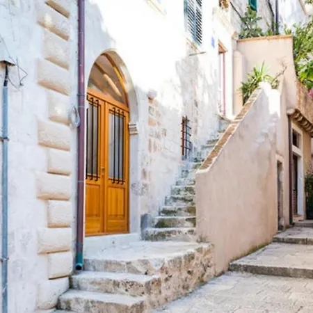 شقة Budget Old Town -two-bedroom With Sofa Bed - Resticeva Street - Br2 دوبروفينك