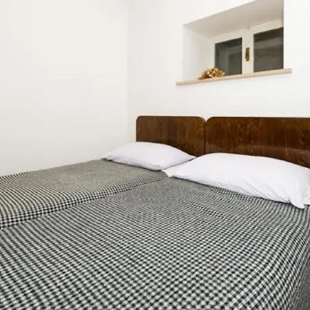 Budget Old Town -two-bedroom With Sofa Bed - Resticeva Street - Br2 *
