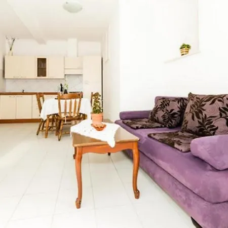 Апартаменты Budget Old Town -two-bedroom With Sofa Bed - Resticeva Street - Br2 *